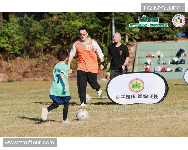 足球明星与孩子们的温馨瞬间合集展现亲子时光的幸福与乐趣 足球明星与孩子们的温馨瞬间合集展现亲子时光的幸福与乐趣