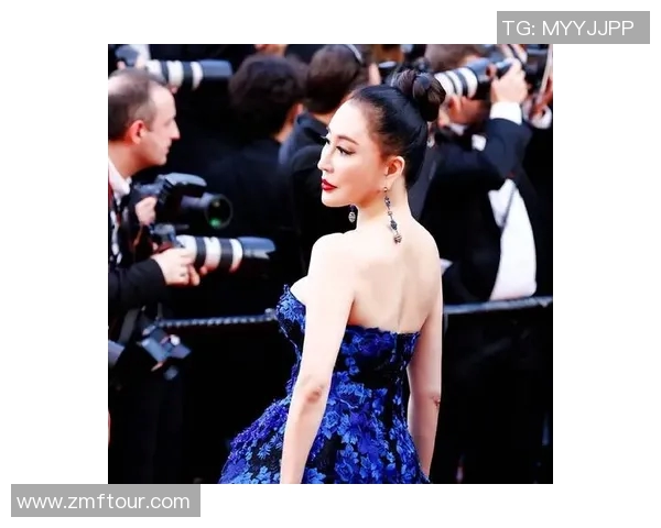 足球明星意外走光引发热议网友热议其形象与职业生涯影响 足球明星意外走光引发热议网友热议其形象与职业生涯影响